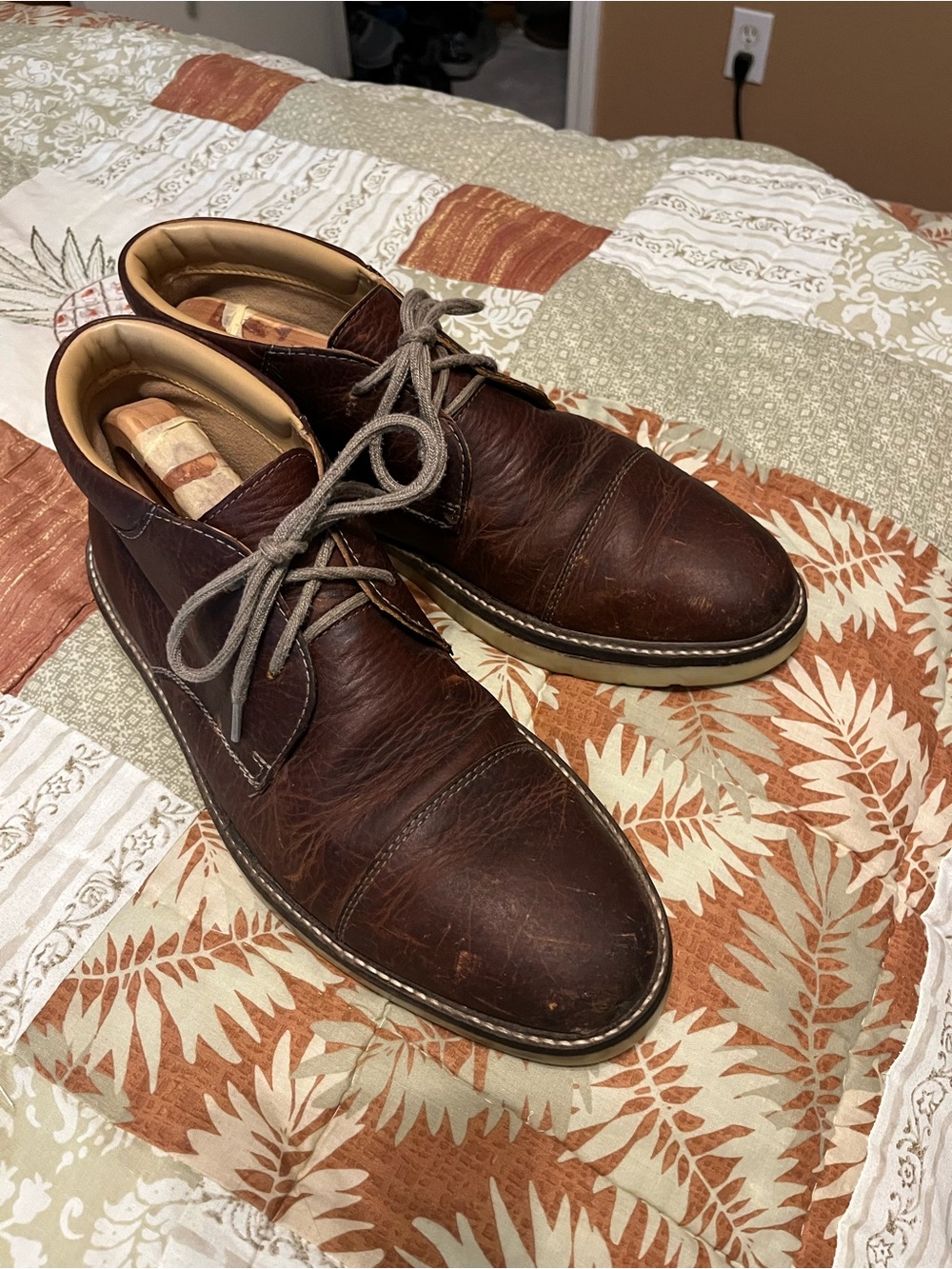Clarks Men's 9 1/2 Brown Thick Leather Chukka Boots.. similar to a Red Wing